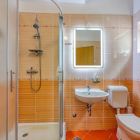 Apartament Aparment Karlo 100 M From The Beach *