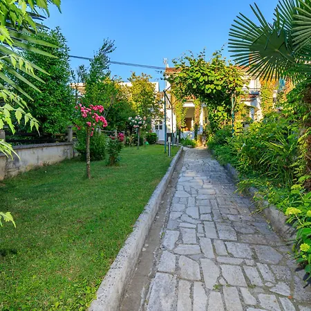 Apartament Aparment Karlo 100 M From The Beach
