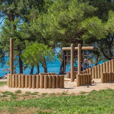 Aparment Karlo 100 M From The Beach Apartament